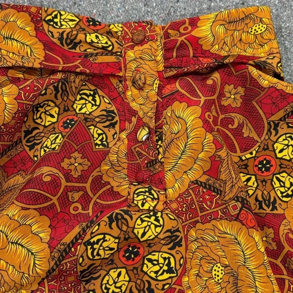 Laura & Jayne Petite Collection Size 12 high neck floral blouse.Reds and Golden - Picture 6 of 8